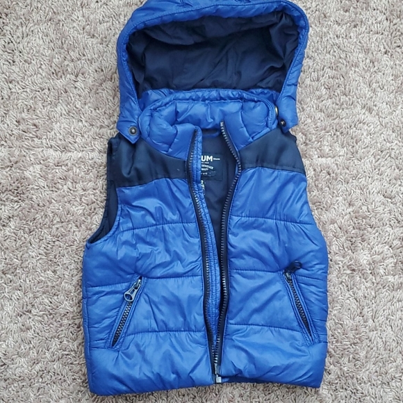 Baby Boy Puffer Vest and Joe Fresh Shirt - Picture 4 of 6